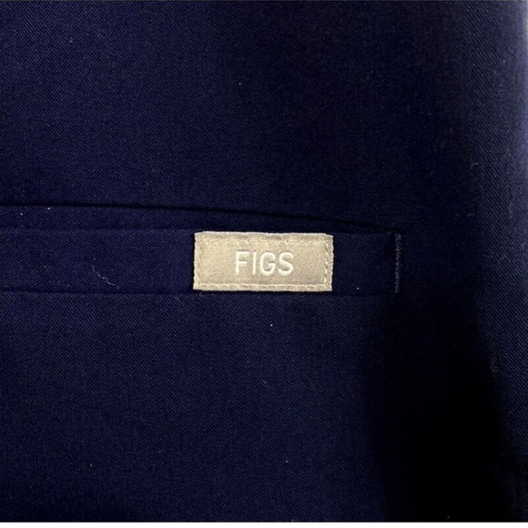 FIGS Scrub Top Technical Collection
Small Blue Two Pocket Soft Stretch Comfort - Picture 3 of 9